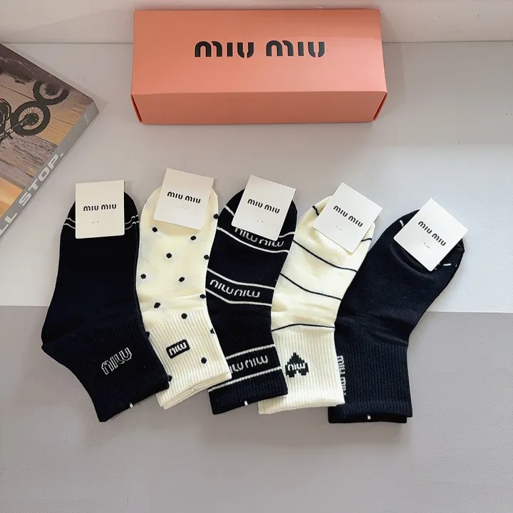 スーパーコピー ミュウミュウ 靴下