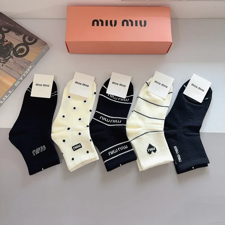 スーパーコピー ミュウミュウ 靴下