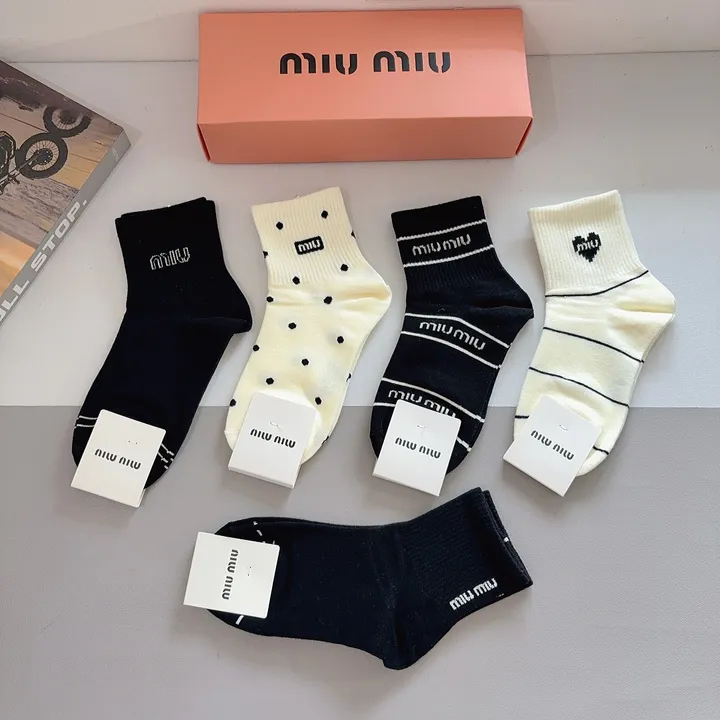スーパーコピー ミュウミュウ 靴下