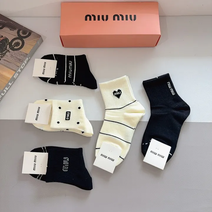 スーパーコピー ミュウミュウ 靴下