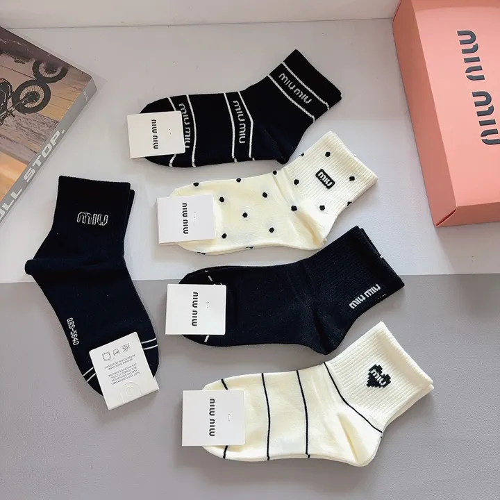 スーパーコピー ミュウミュウ 靴下