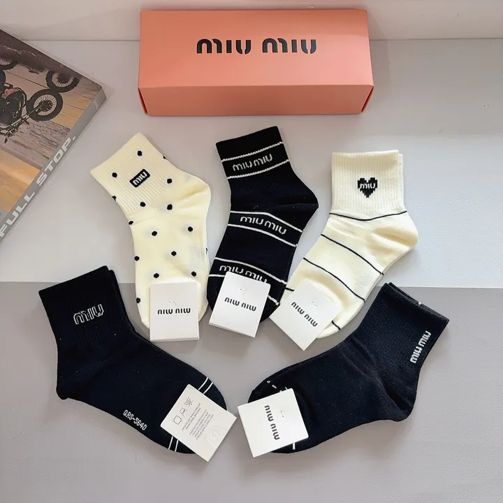 スーパーコピー ミュウミュウ 靴下