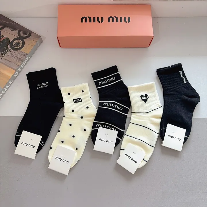 スーパーコピー ミュウミュウ 靴下