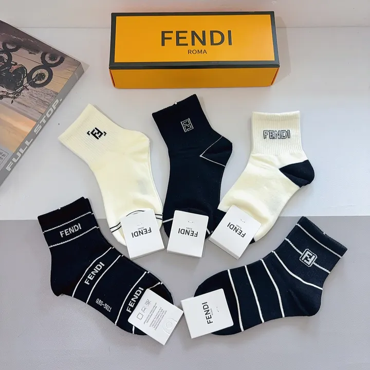 スーパーコピー ヴェルサーチ 靴下