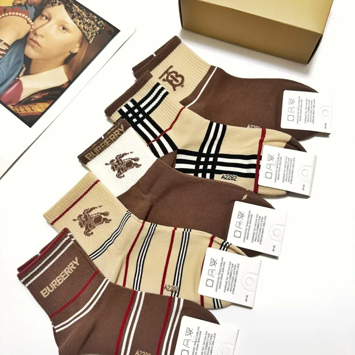 スーパーコピー プラダ 靴下