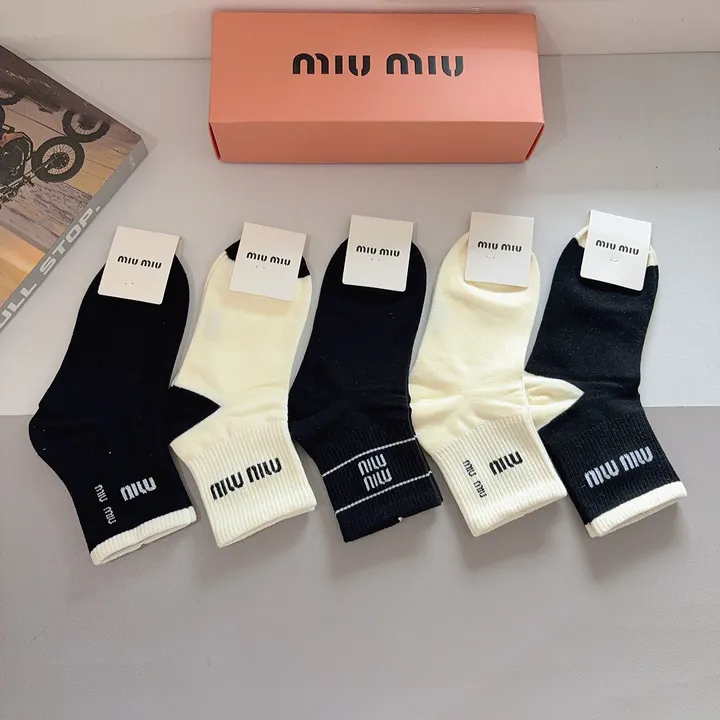 スーパーコピー ミュウミュウ 靴下