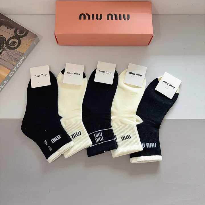 スーパーコピー ミュウミュウ 靴下