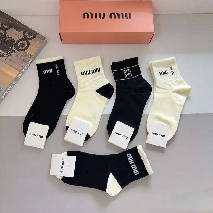 スーパーコピー ミュウミュウ 靴下
