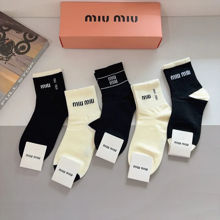 スーパーコピー ミュウミュウ 靴下