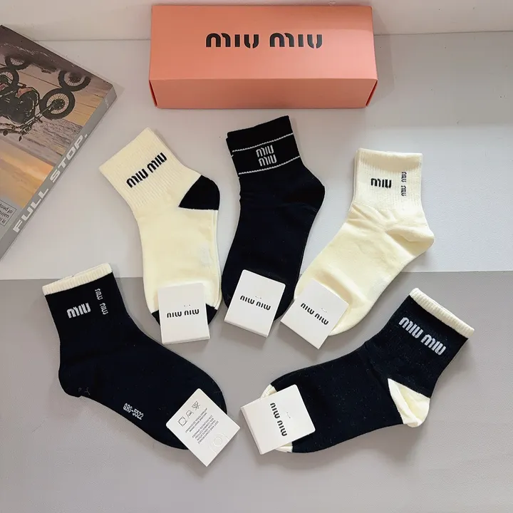 スーパーコピー ミュウミュウ 靴下