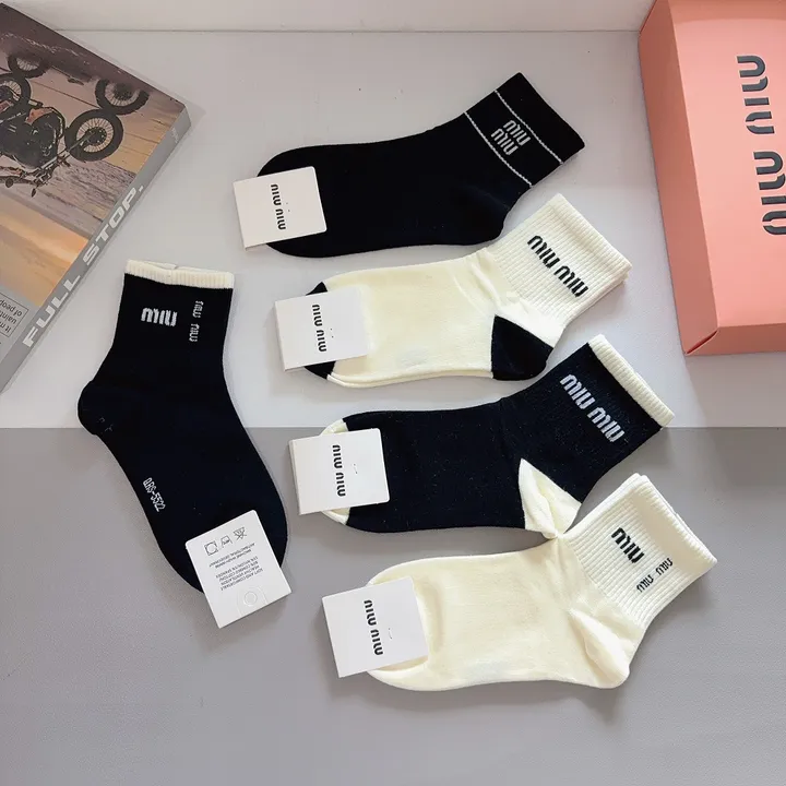 スーパーコピー ミュウミュウ 靴下