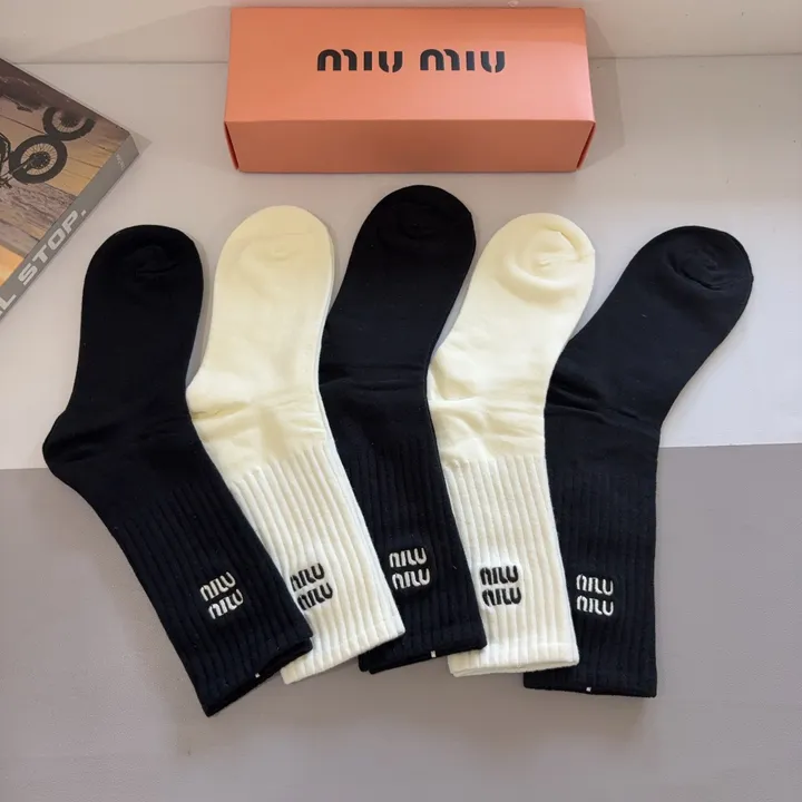 スーパーコピー ミュウミュウ 靴下