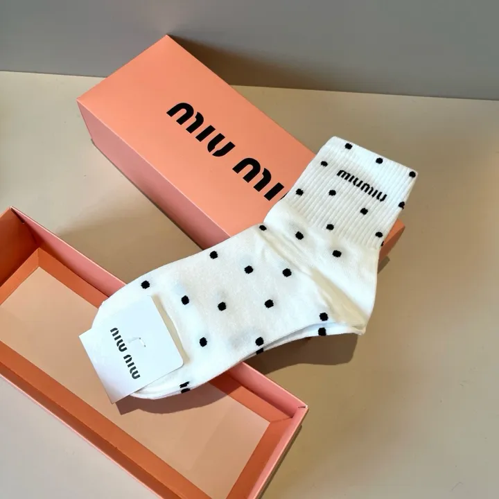 スーパーコピー ミュウミュウ 靴下