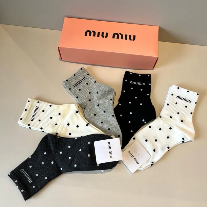 スーパーコピー ミュウミュウ 靴下