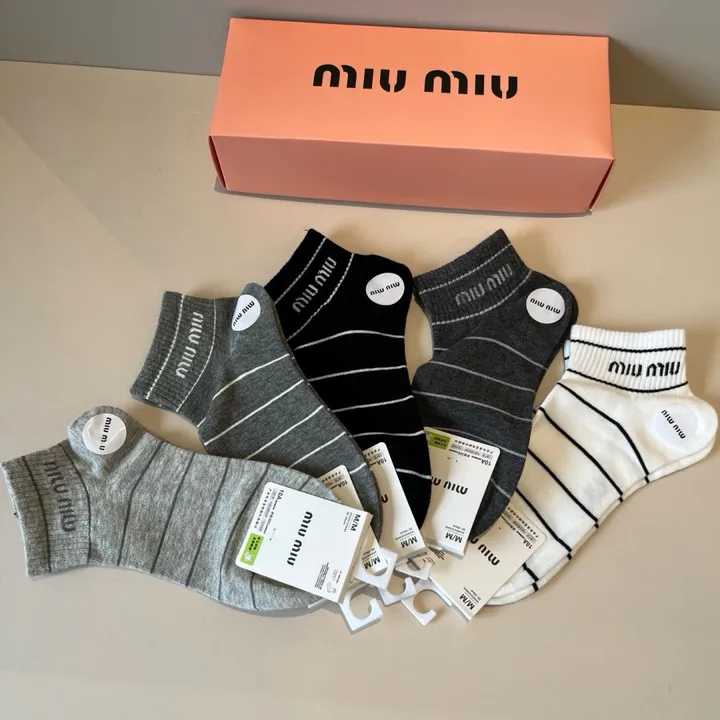 スーパーコピー ミュウミュウ 靴下