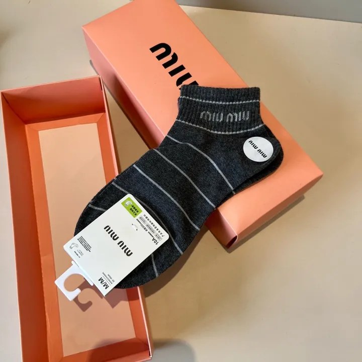 スーパーコピー ミュウミュウ 靴下