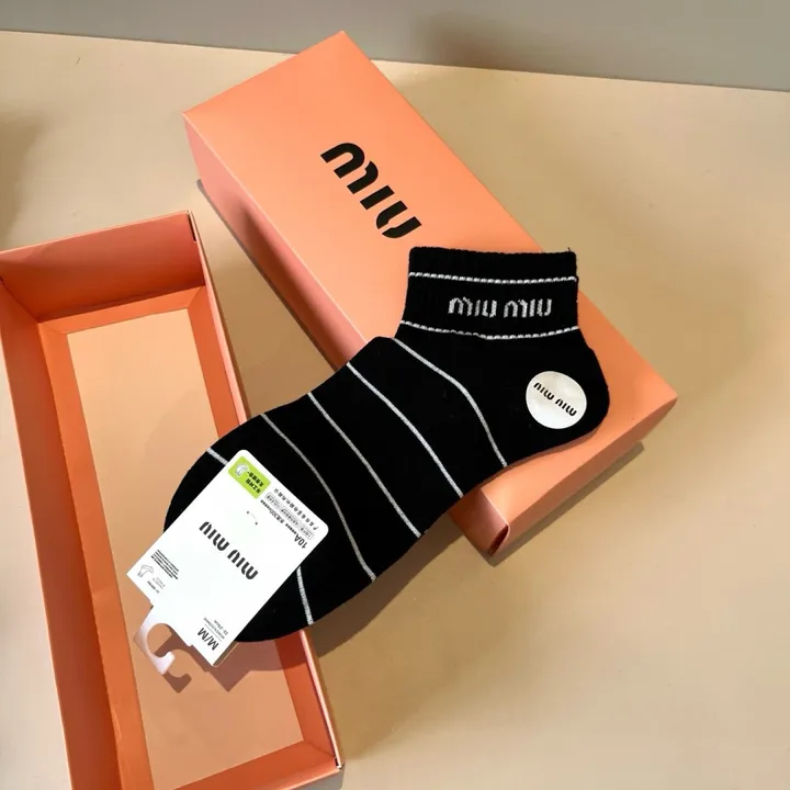 スーパーコピー ミュウミュウ 靴下