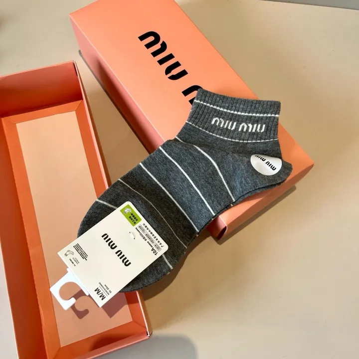 スーパーコピー ミュウミュウ 靴下