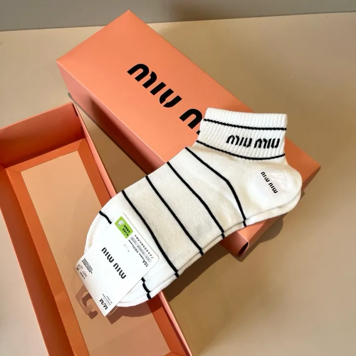 スーパーコピー ミュウミュウ 靴下