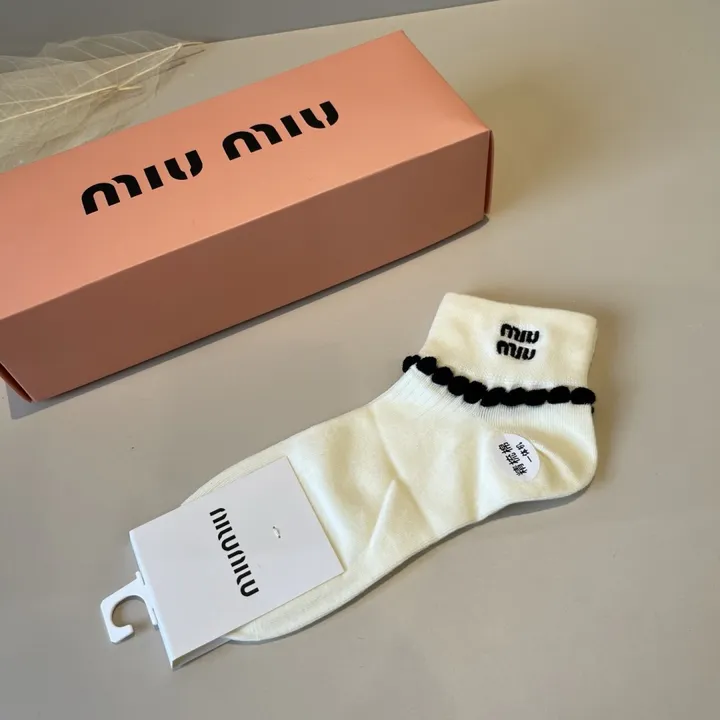 スーパーコピー ミュウミュウ 靴下