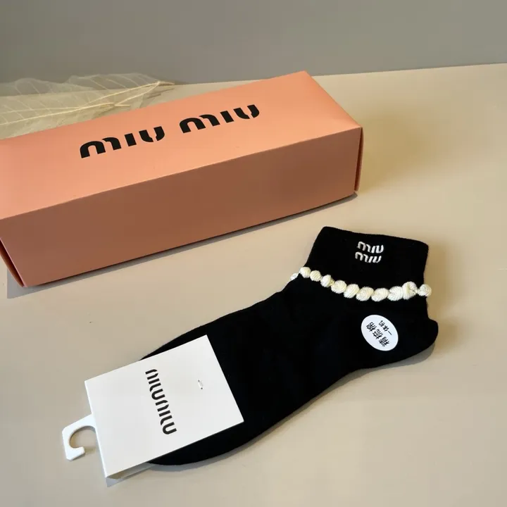 スーパーコピー ミュウミュウ 靴下