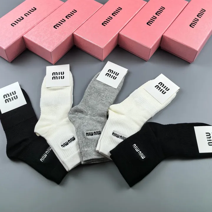 スーパーコピー ミュウミュウ 靴下