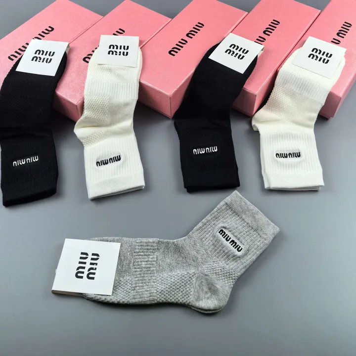 スーパーコピー ミュウミュウ 靴下