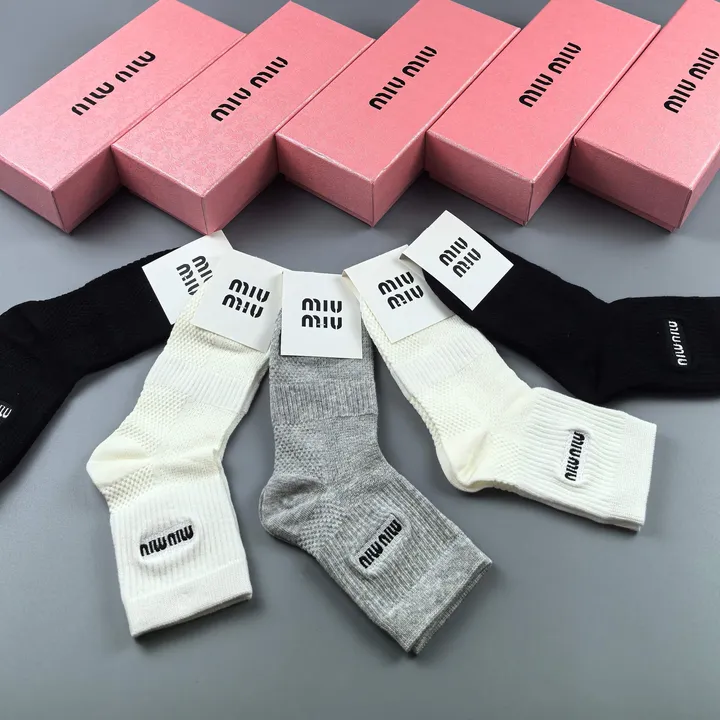 スーパーコピー ミュウミュウ 靴下