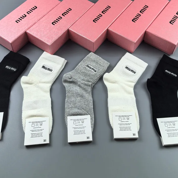 スーパーコピー ミュウミュウ 靴下