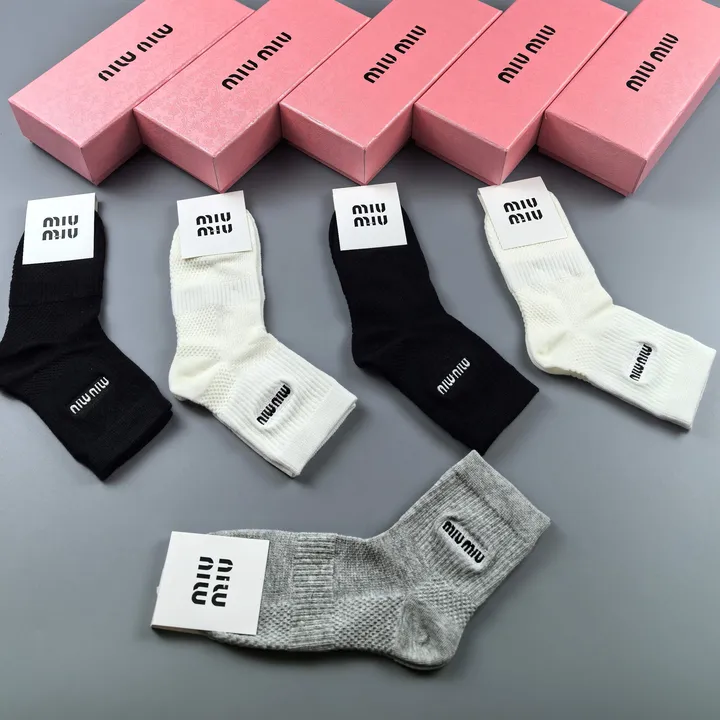 スーパーコピー ミュウミュウ 靴下
