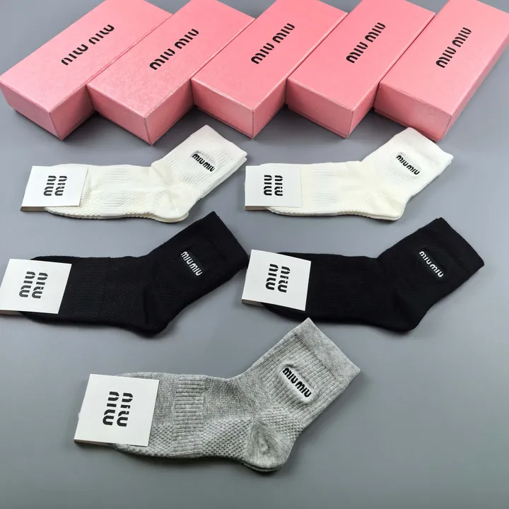 スーパーコピー ミュウミュウ 靴下