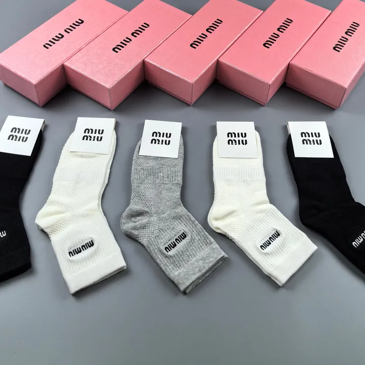 スーパーコピー ミュウミュウ 靴下