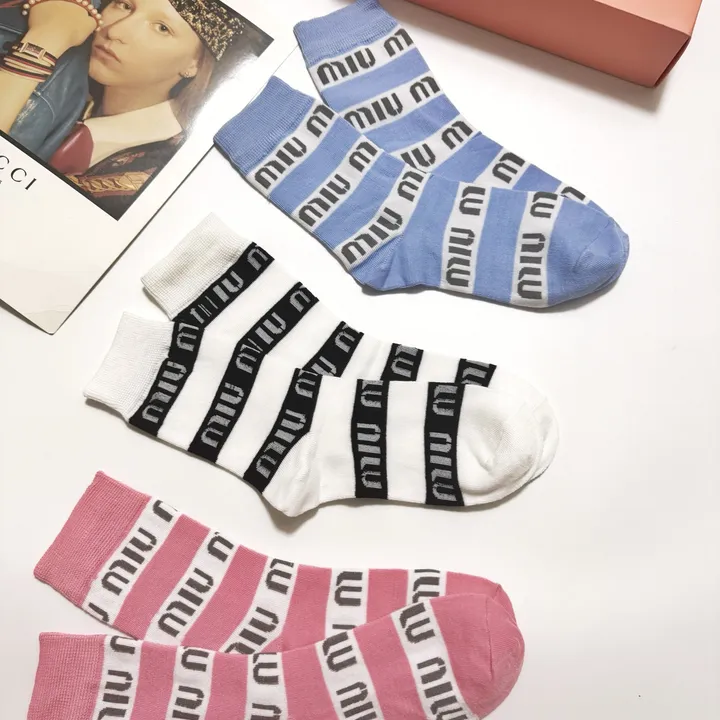 スーパーコピー ミュウミュウ 靴下
