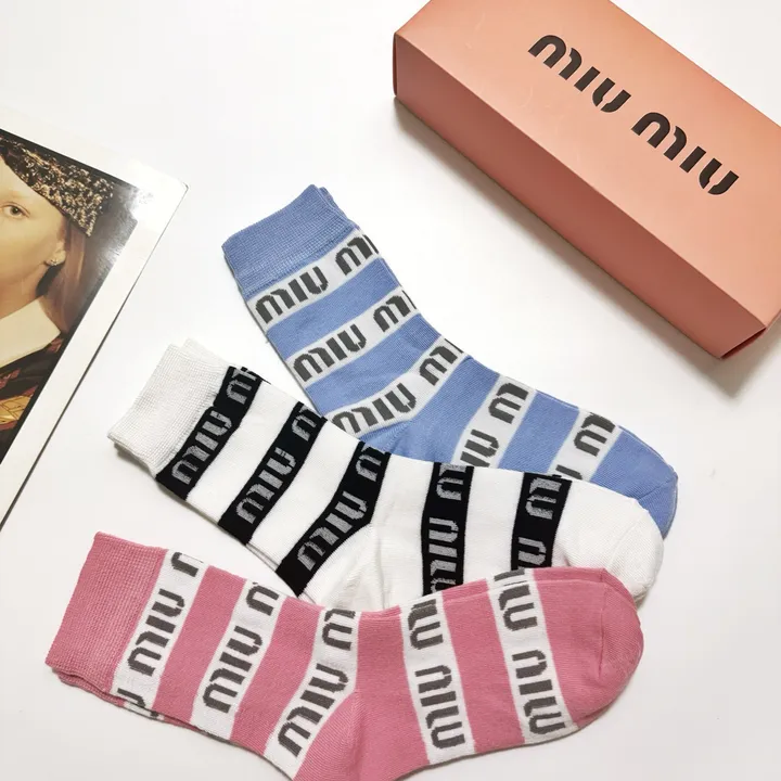 スーパーコピー ミュウミュウ 靴下