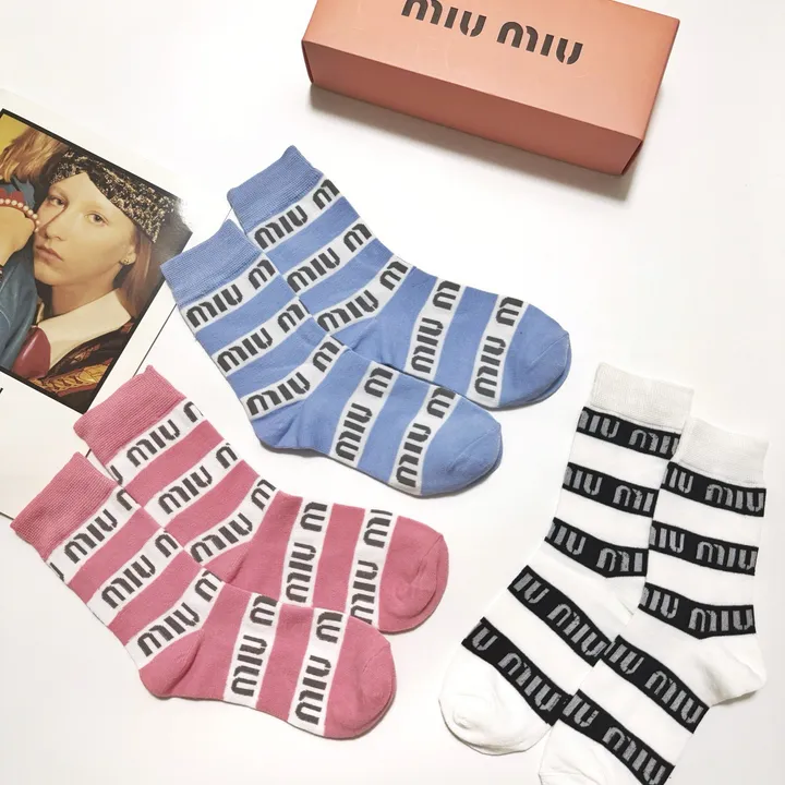 スーパーコピー ミュウミュウ 靴下