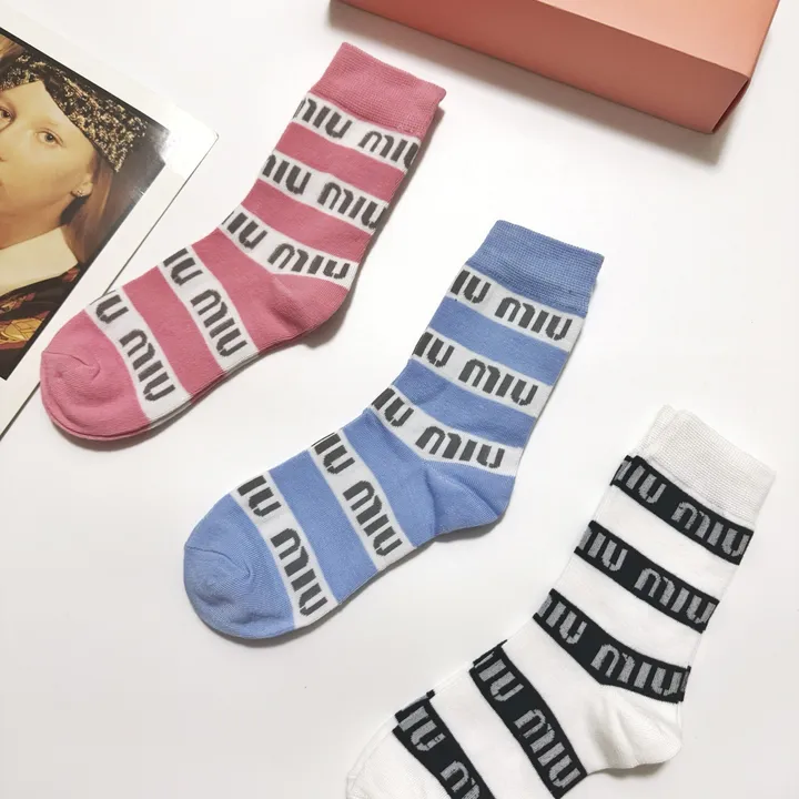 スーパーコピー ミュウミュウ 靴下