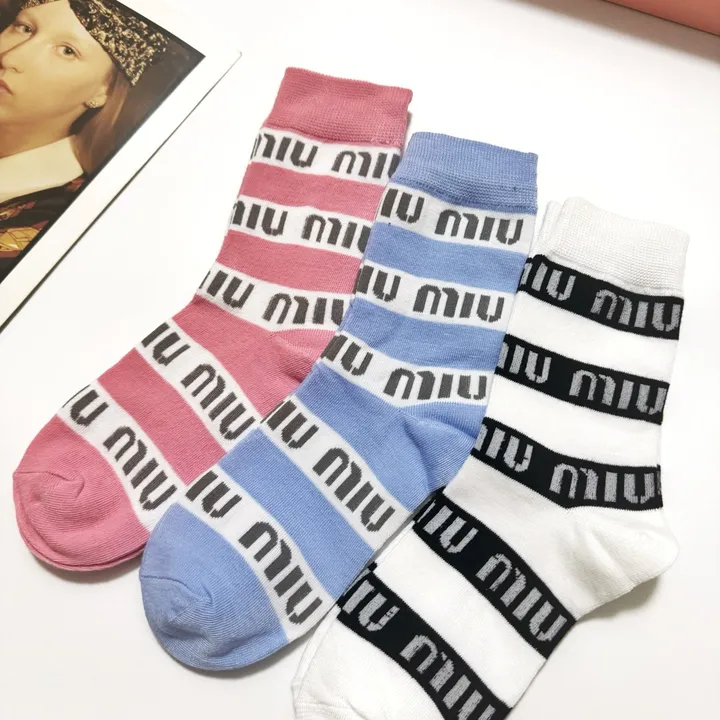 スーパーコピー ミュウミュウ 靴下
