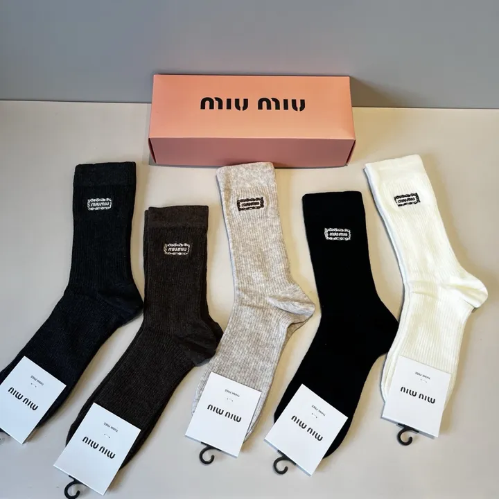 スーパーコピー ミュウミュウ 靴下
