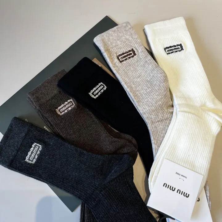 スーパーコピー ミュウミュウ 靴下