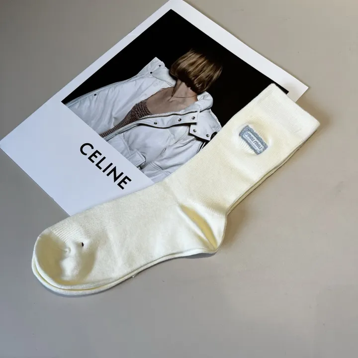 スーパーコピー ミュウミュウ 靴下