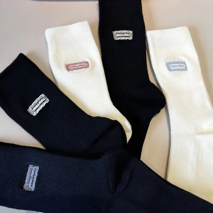 スーパーコピー ミュウミュウ 靴下