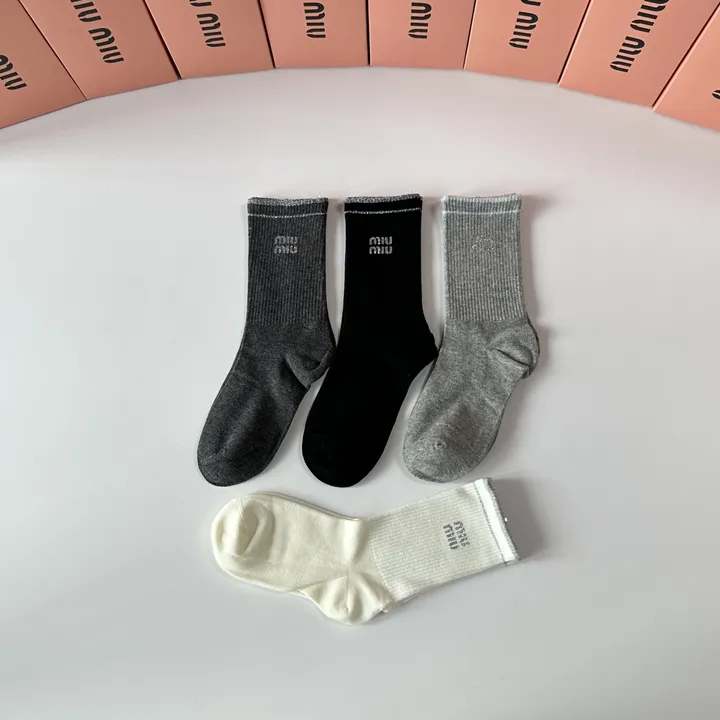 スーパーコピー ミュウミュウ 靴下