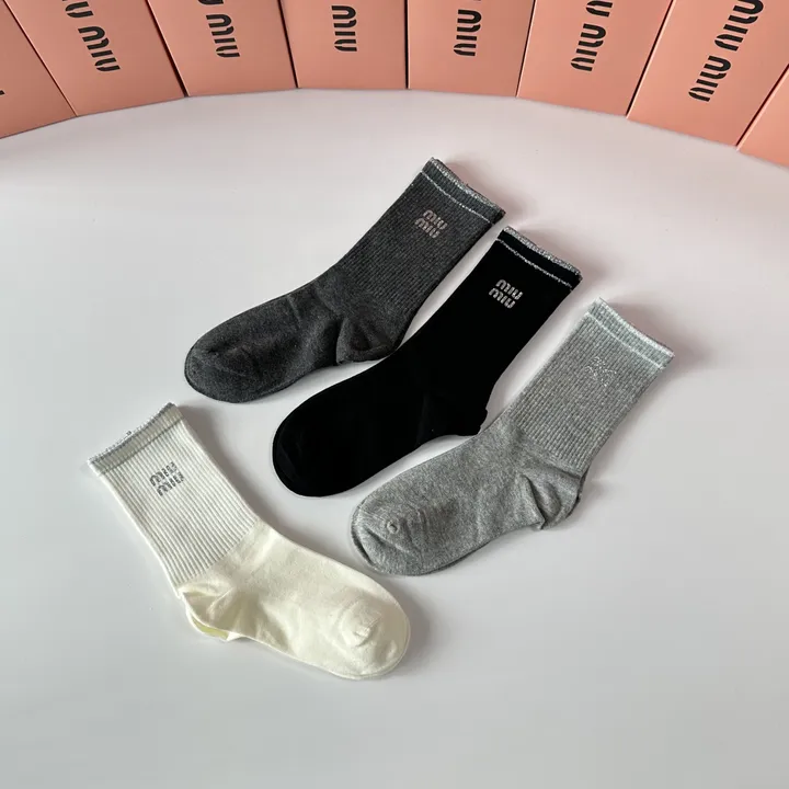 スーパーコピー ミュウミュウ 靴下