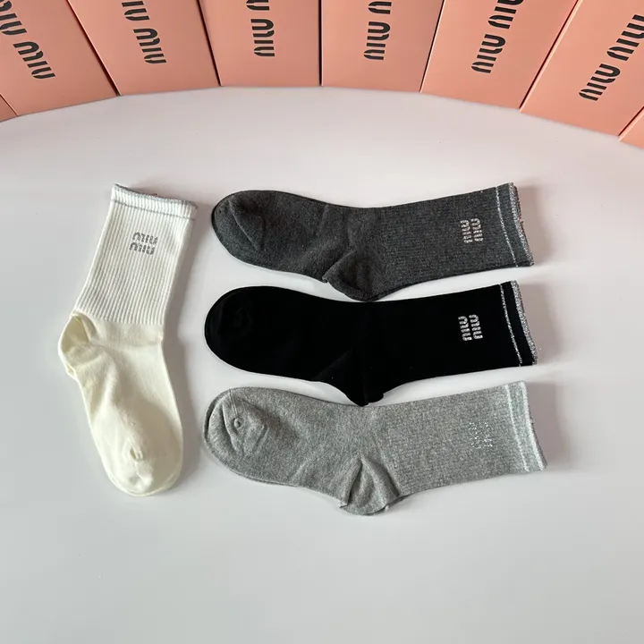 スーパーコピー ミュウミュウ 靴下