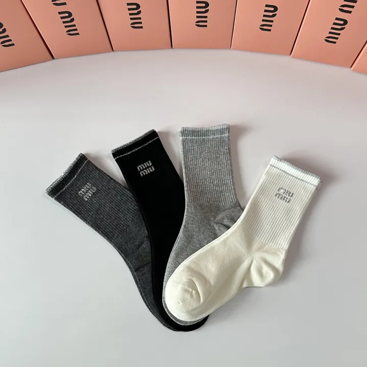 スーパーコピー ミュウミュウ 靴下