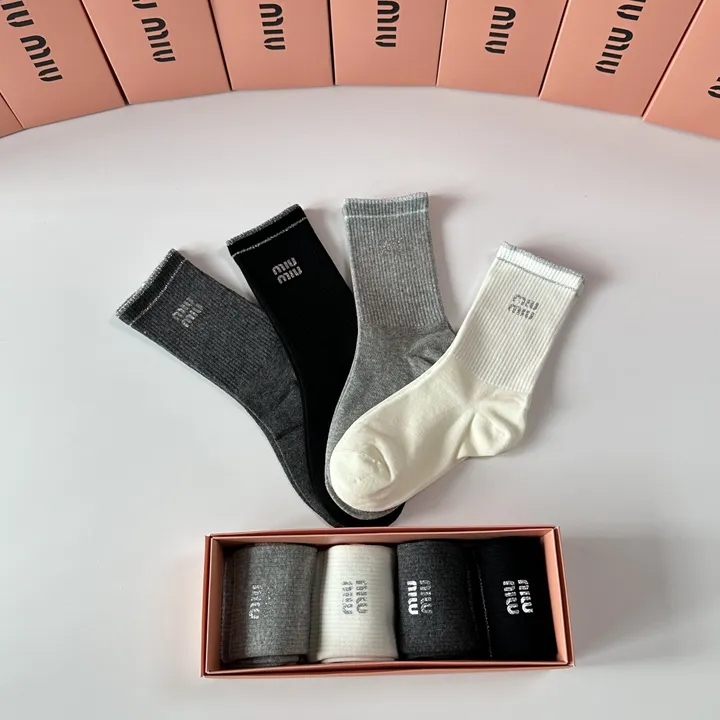 スーパーコピー ミュウミュウ 靴下