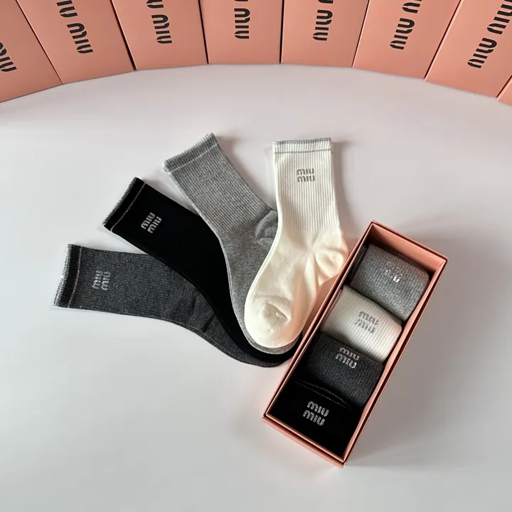 スーパーコピー ミュウミュウ 靴下