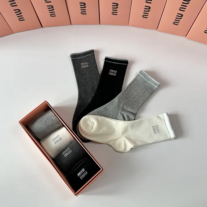 スーパーコピー ミュウミュウ 靴下