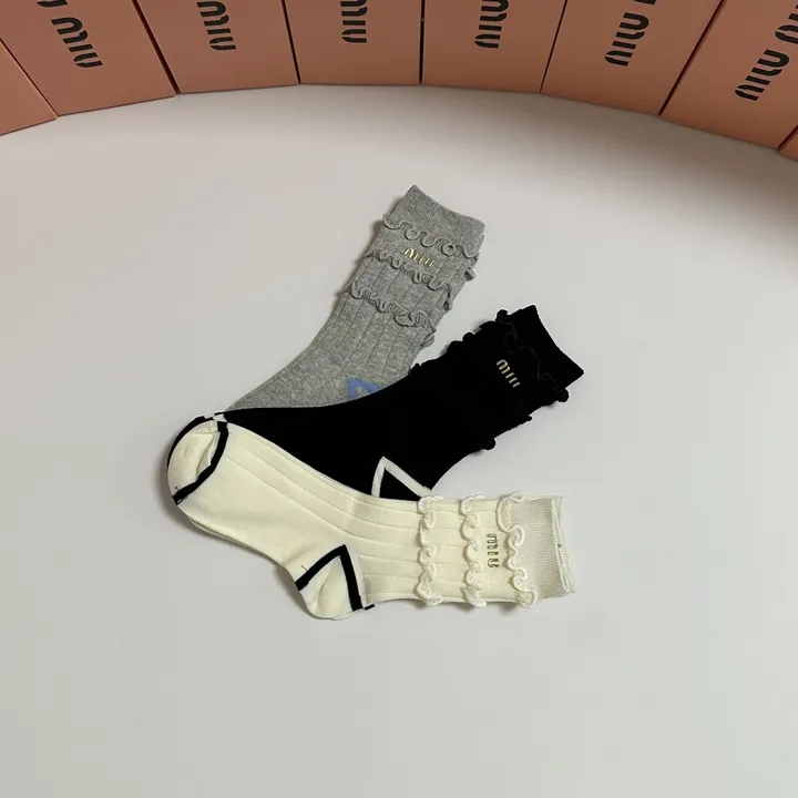 スーパーコピー ミュウミュウ 靴下