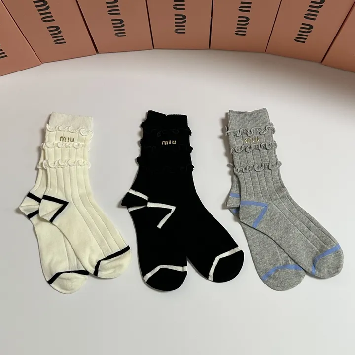 スーパーコピー ミュウミュウ 靴下
